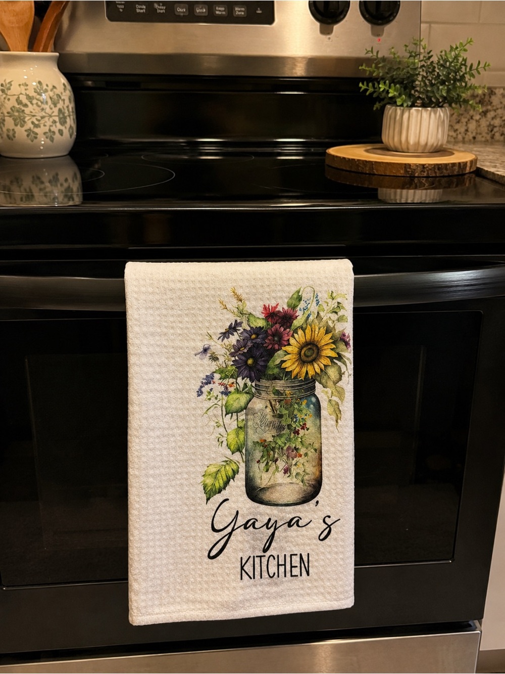 ✴️New✴️White Kitchen Towel with Floral Mason Jar Design
